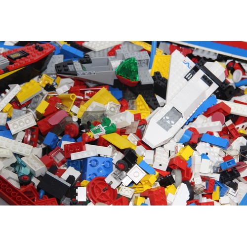 686 - BOX OF LEGO