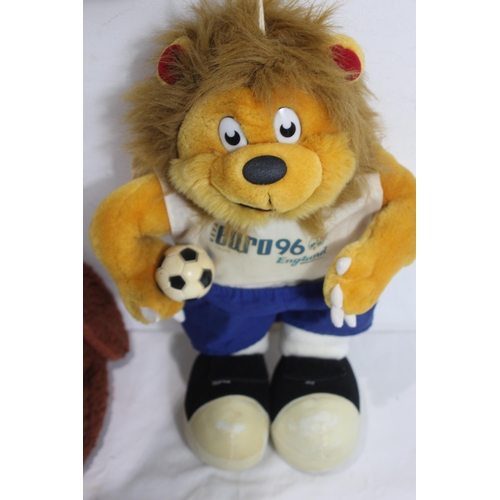 688 - VINTAGE WORLDCUP WILLY AND MUPPET ROWLF TEDDYS