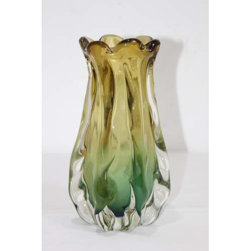 835 - ART GLASS VASE
23CM