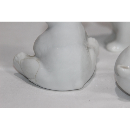 838 - 4 X PORCELIAN POLAR BEAR CUB FIGURES
9CM