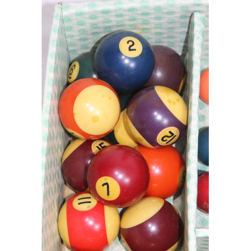 737 - QUANTITY OF POOL TABLE ACCESSORIES ETC