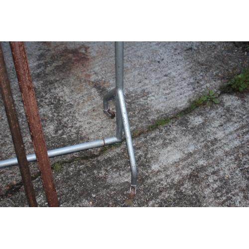 125 - 2 X METAL CLOTHES RAILS