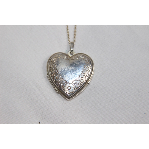 1045 - HEART SHAPED SILVER LOCKET ON SILVER CHAIN