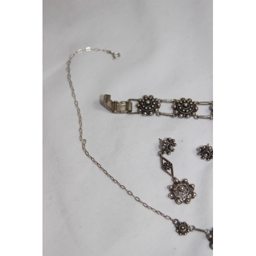 1136 - QUANTITY OF SILVER AND MARCASITE JEWELLERY