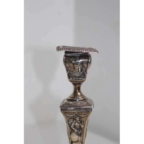 1139 - PAIR OF SILVER CANDLESTICKS - LONDON 1911 - WILLIAM COMYNS 
24CM