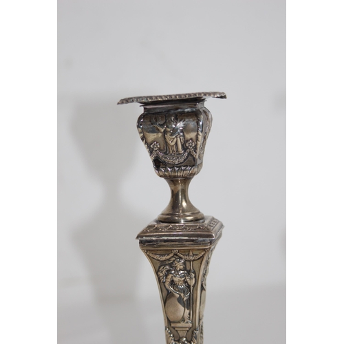 1139 - PAIR OF SILVER CANDLESTICKS - LONDON 1911 - WILLIAM COMYNS 
24CM