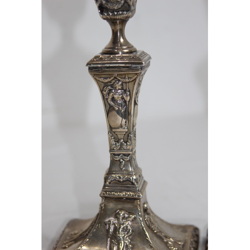 1139 - PAIR OF SILVER CANDLESTICKS - LONDON 1911 - WILLIAM COMYNS 
24CM