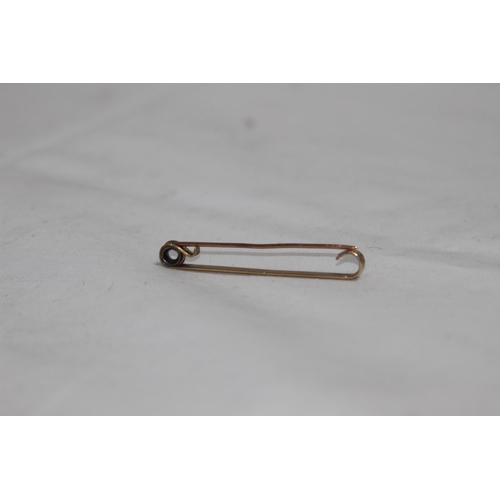 1222 - 9CT GOLD PIN - 1.6G