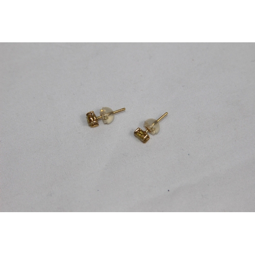 1227 - PAIR OF 18CT GOLD STUDS