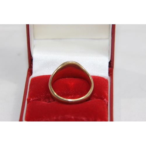 1245 - 9CT GOLD GENTS RING - 7.4G - SIZE S