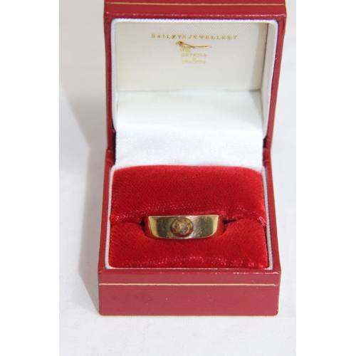 1246 - 9CT GOLD GENTS RING - 4.10G - SIZE S