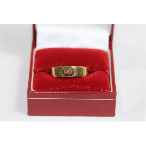 1246 - 9CT GOLD GENTS RING - 4.10G - SIZE S