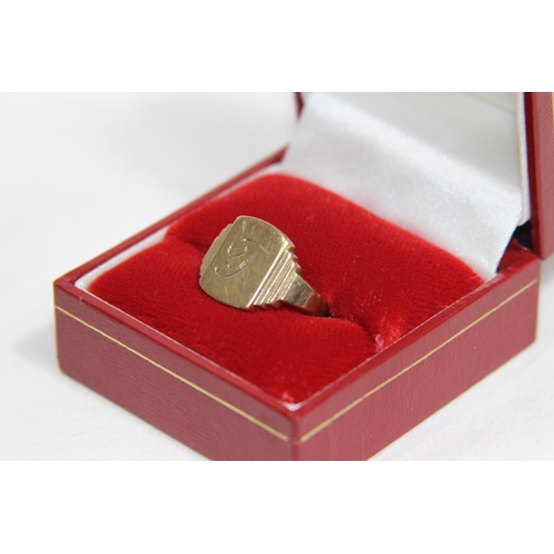 1247 - 9CT GOLD GENTS RING - 3.9G - SIZE M 1/2