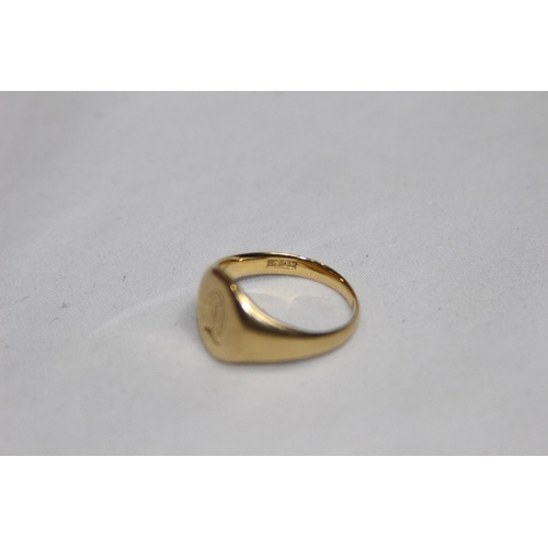 1248 - 18CT GOLD GENTS RING - 7.65G - SIZE Q