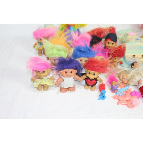 740 - QUANTITY OF VINTAGE DISNEY FIGURES AND TROLLS