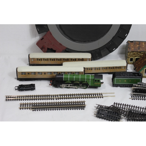 741 - QUANTITY OF VINTAGE TRAIN TRACK ETC