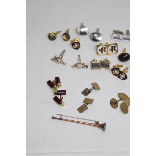 889 - QUANTITY OF CUFFLINKS AND PINS