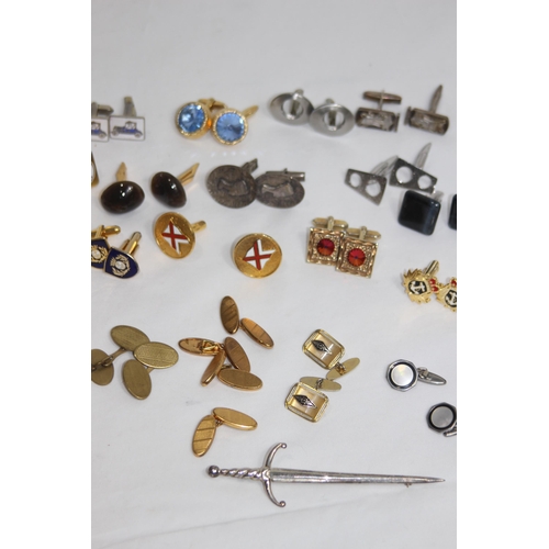 889 - QUANTITY OF CUFFLINKS AND PINS