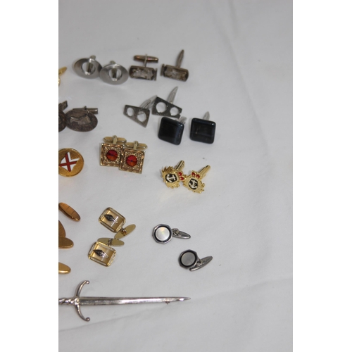 889 - QUANTITY OF CUFFLINKS AND PINS