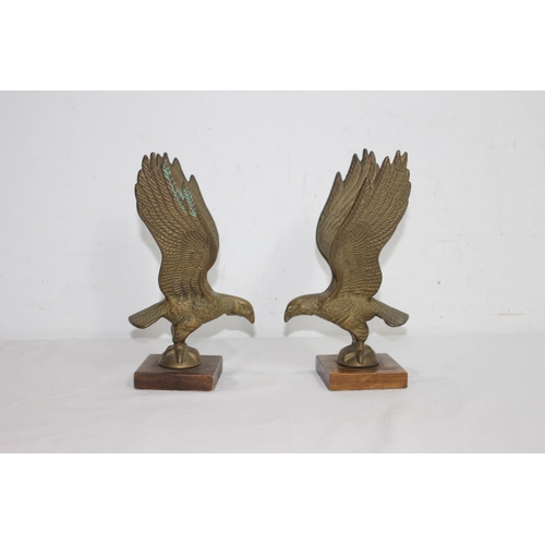 891 - PAIR OF BRASS EAGLES 
25CM