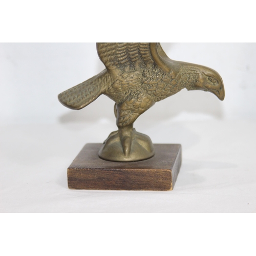 891 - PAIR OF BRASS EAGLES 
25CM