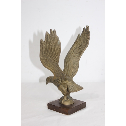 891 - PAIR OF BRASS EAGLES 
25CM