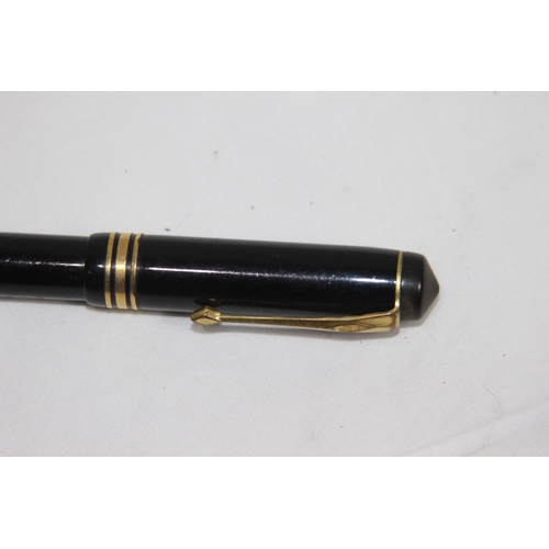 900 - THE CONWAY STEWART 14CT GOLD NIB FOUNTAIN PEN