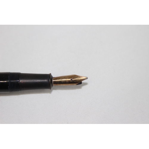 900 - THE CONWAY STEWART 14CT GOLD NIB FOUNTAIN PEN