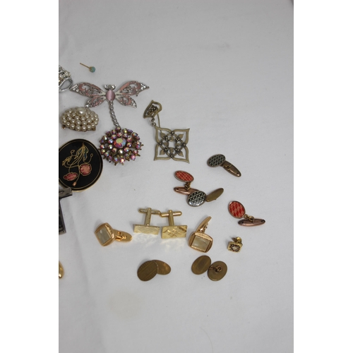 906 - QUANTITY OF COSTUME JEWELLERY