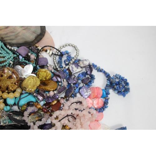 651 - QUANTITY OF COSTUME JEWELLERY