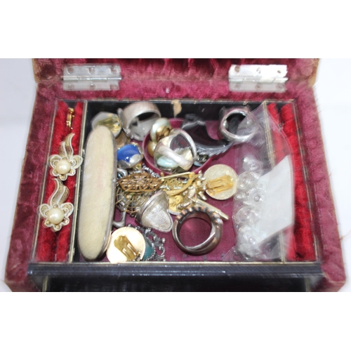 656 - JEWELLERY BOX OF COSTUME JEWELLERY