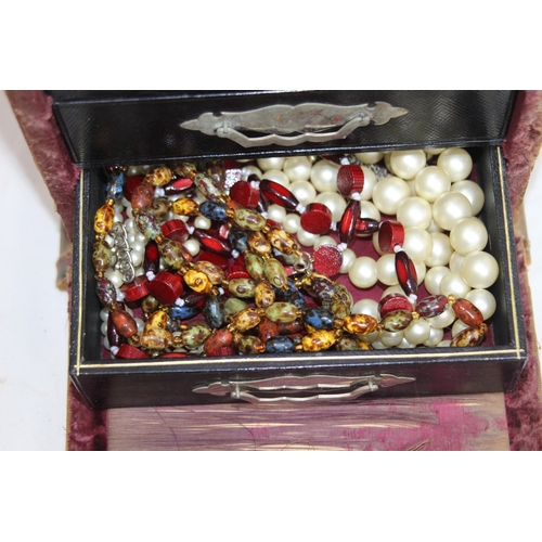 656 - JEWELLERY BOX OF COSTUME JEWELLERY