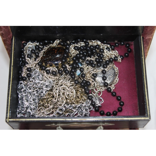 656 - JEWELLERY BOX OF COSTUME JEWELLERY