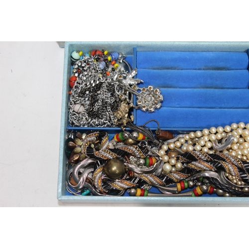 658 - 3 X JEWELLERY BOXES OF COSTUME JEWELLERY