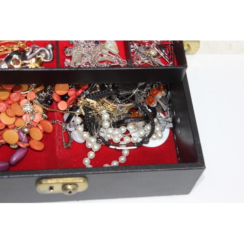 658 - 3 X JEWELLERY BOXES OF COSTUME JEWELLERY