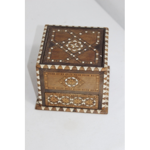 661 - INLAID CIGAR BOX - HANDLE MISSING 
13 X 11CM