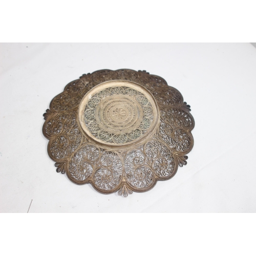 662 - 2 X ORNATE METAL TRAYS
30CM