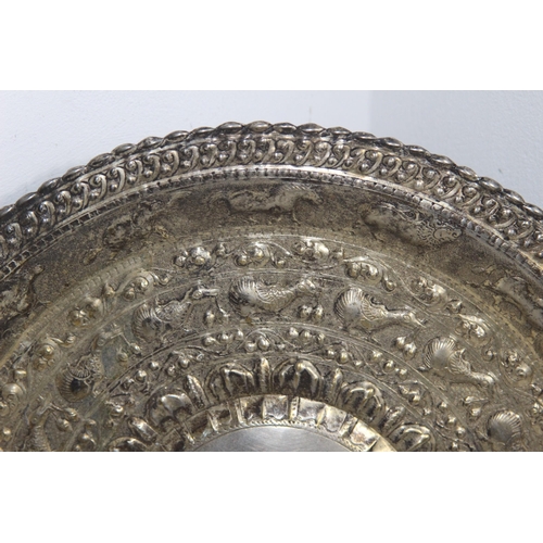 662 - 2 X ORNATE METAL TRAYS
30CM