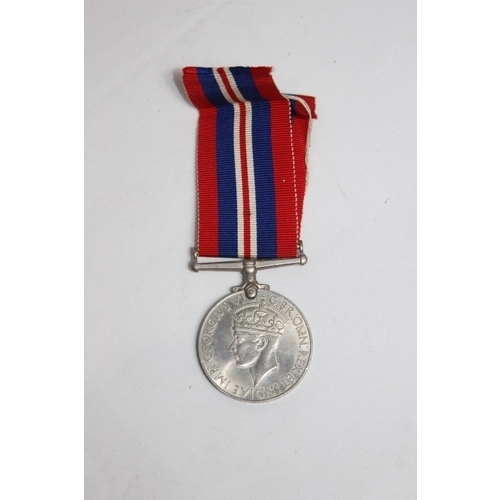 816 - 2 X WWI MEDALS TO PTE. G. WILLIAMS1-LOND.R AND WW2 MEDAL