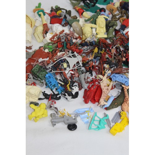 695 - QUANTITY OF CHILDREN'S PLASTIC FIGURES ETC