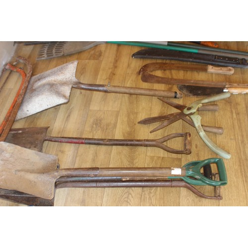 599A - QUANTITY OF TOOLS