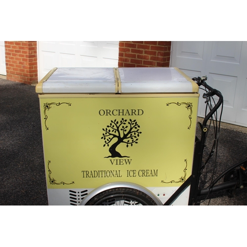 104 - TRADITIONAL REFRIGERATED ICE CREAM BIKE
218 X 80 X 109CM