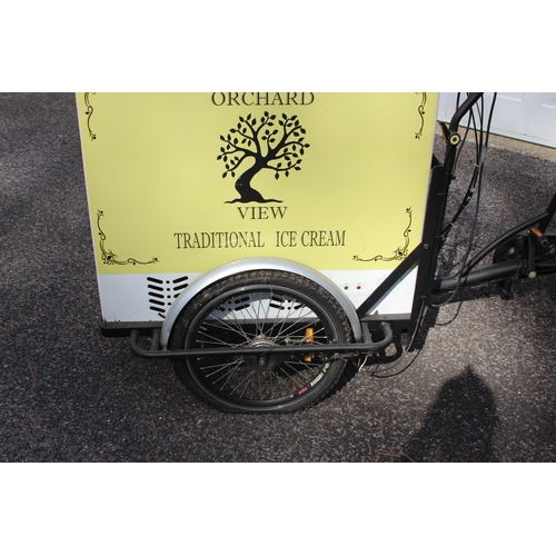 104 - TRADITIONAL REFRIGERATED ICE CREAM BIKE
218 X 80 X 109CM