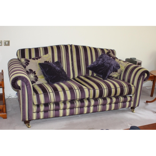 14 - LARGE TWO SEATER SOFA
200 X 100 X 110CM