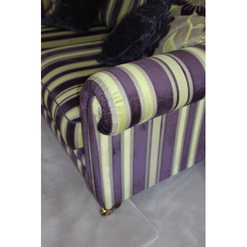 14 - LARGE TWO SEATER SOFA
200 X 100 X 110CM