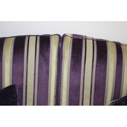 14 - LARGE TWO SEATER SOFA
200 X 100 X 110CM