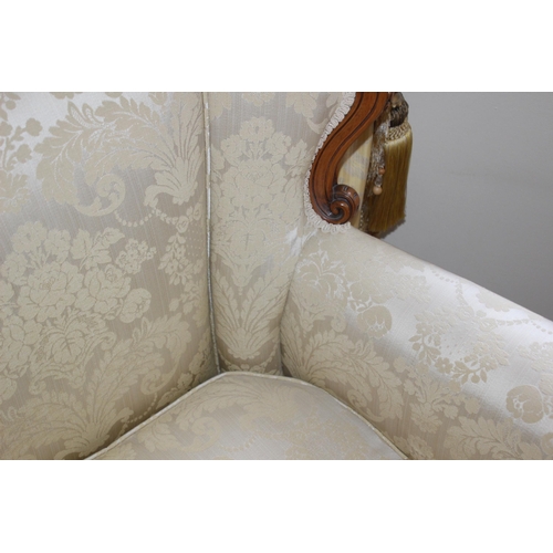 15 - VINTAGE ORNATE REPRO ARMCHAIR
90 X 68 X 90CM