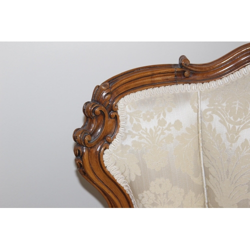 15 - VINTAGE ORNATE REPRO ARMCHAIR
90 X 68 X 90CM