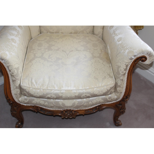 15 - VINTAGE ORNATE REPRO ARMCHAIR
90 X 68 X 90CM