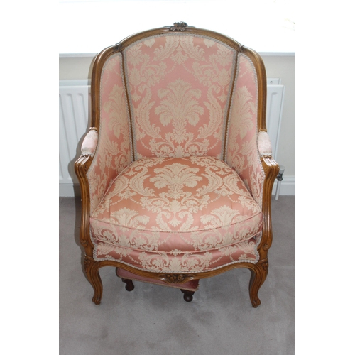 16 - VINTAGE ORNATE REPRO ARMCHAIR
69 X 57 X 95CM